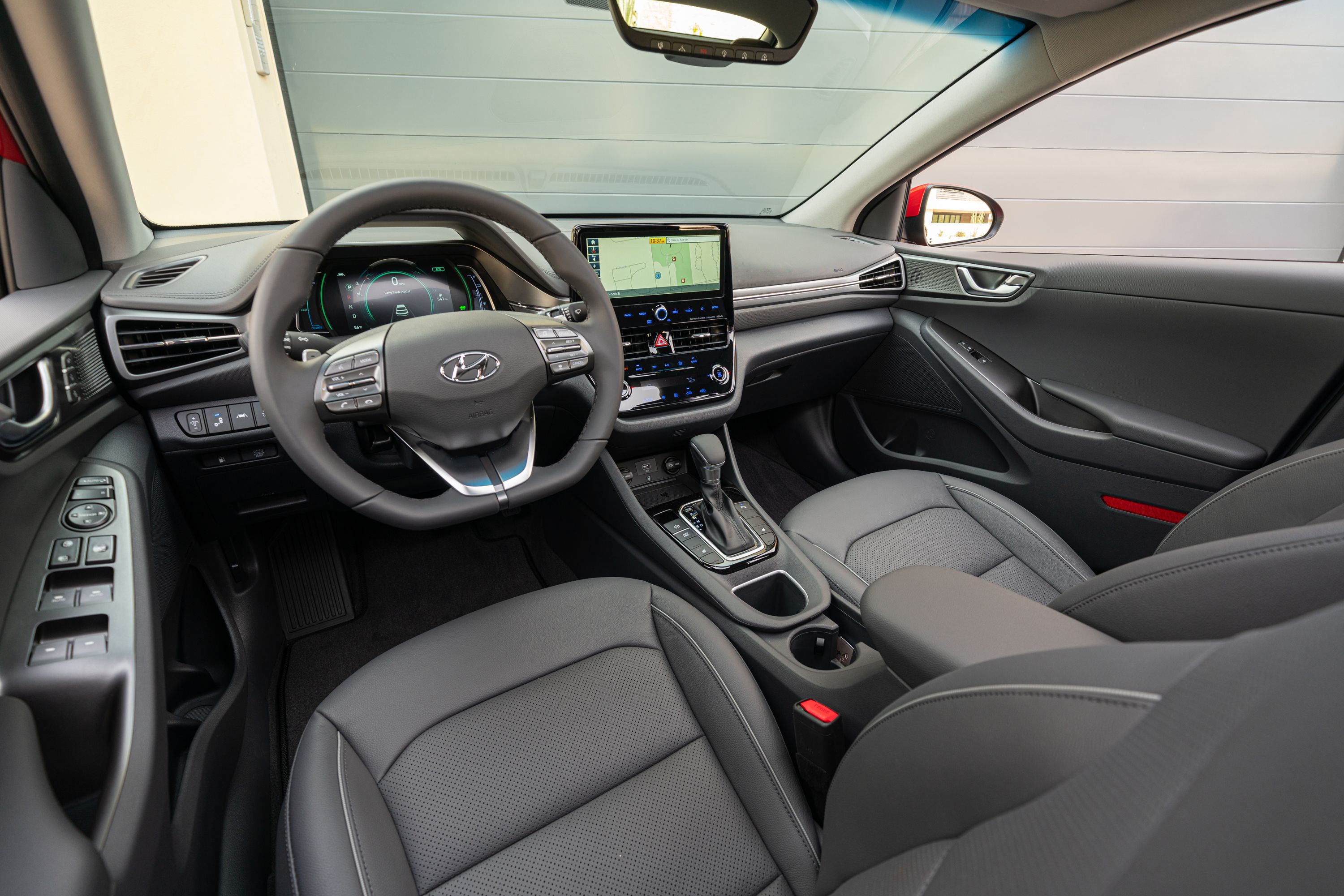 2021 Hyundai Ioniq Hybrid vs. 2021 Kia Niro Hybrid: Which Is