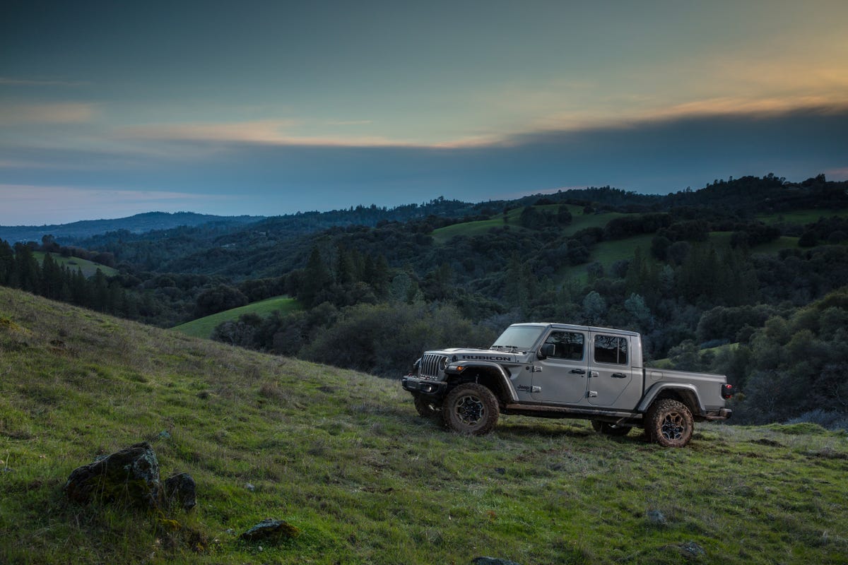 View Photos of the 2021 Jeep Gladiator EcoDiesel