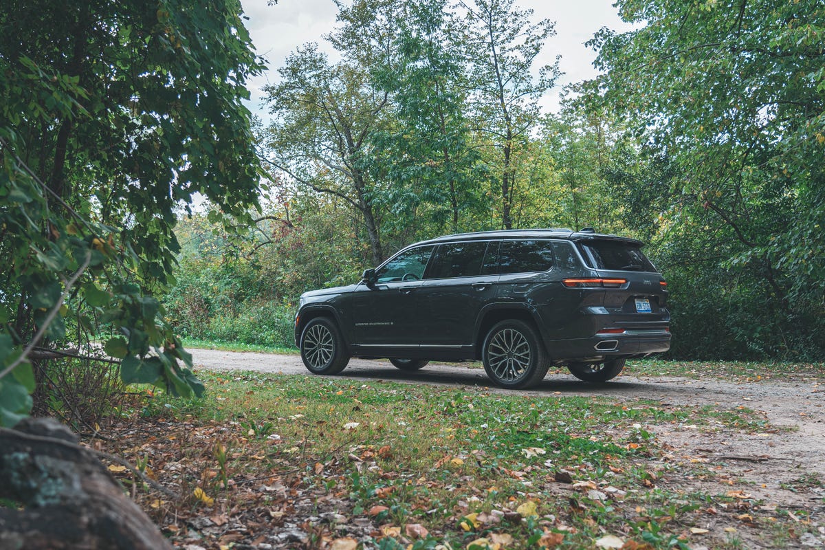 View Photos Of The 2021 Jeep Grand Cherokee L Summit Reserve