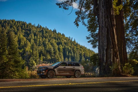 View Photos of the 2021 Jeep Grand Cherokee L