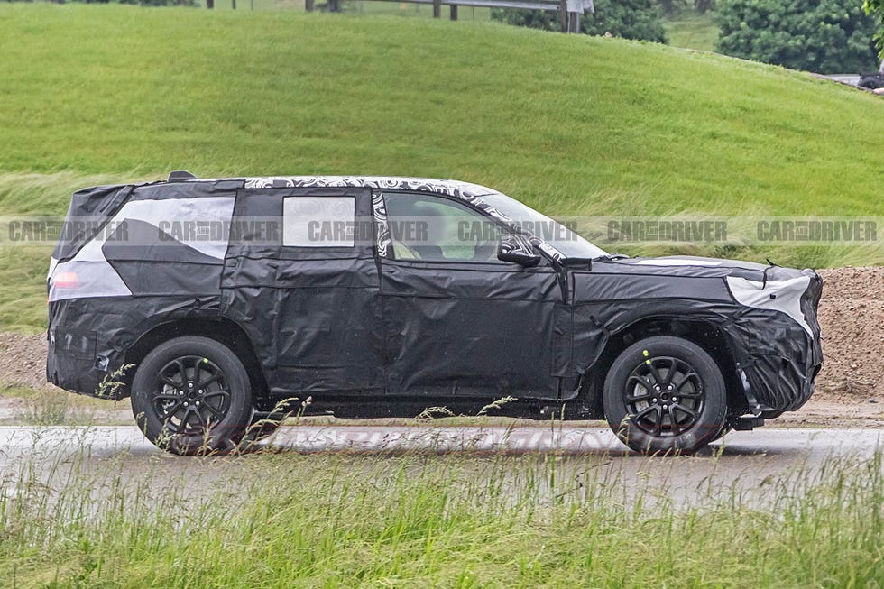 Next-Gen Jeep Grand Cherokee Will Be New and Larger Than Ever