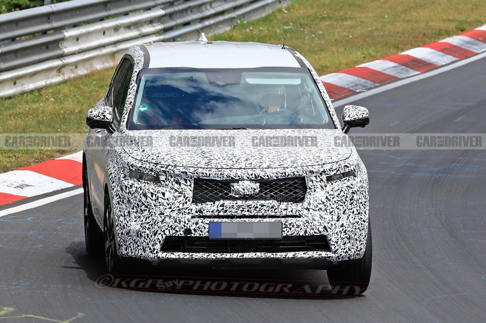 Spy Photos of the 2021 Kia Sorento