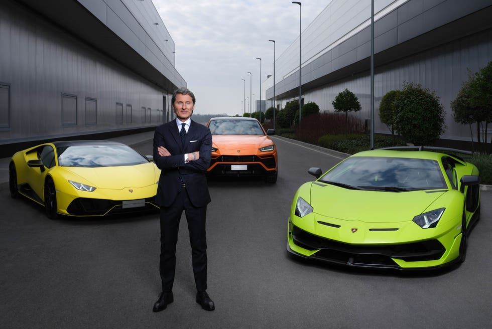Pilfer Aan het water toon Lamborghini Moves to Plug-In Hybrids, Then Going Electric in 2024