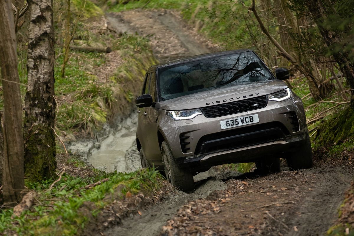 2021 land rover discovery p360