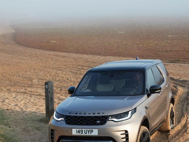 jas massa Portier 2023 Land Rover Discovery Review, Pricing, and Specs