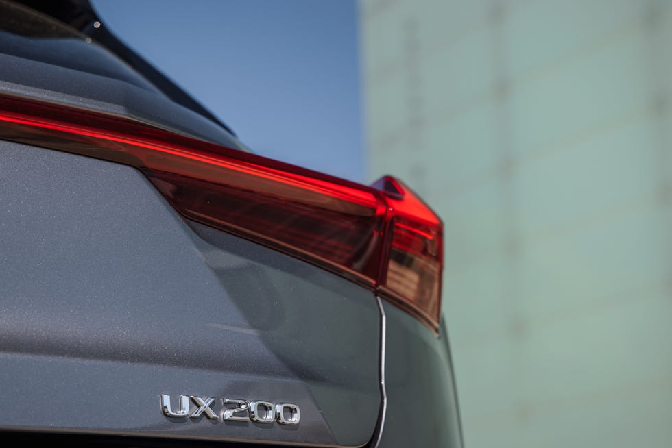 Trunk Ledge | Lexus UX 200 LUXURY 2021 Trunk Ledge | Lexus UX 200 LUXURY 2021