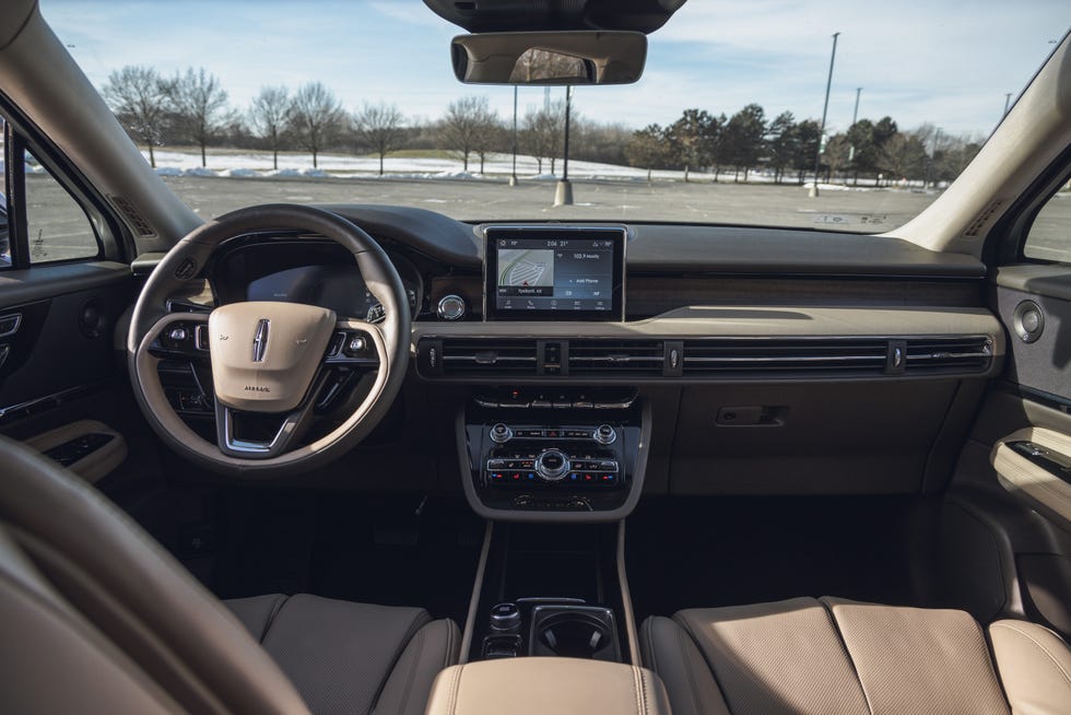 View Photos of the 2021 Lincoln Corsair Grand Touring PHEV