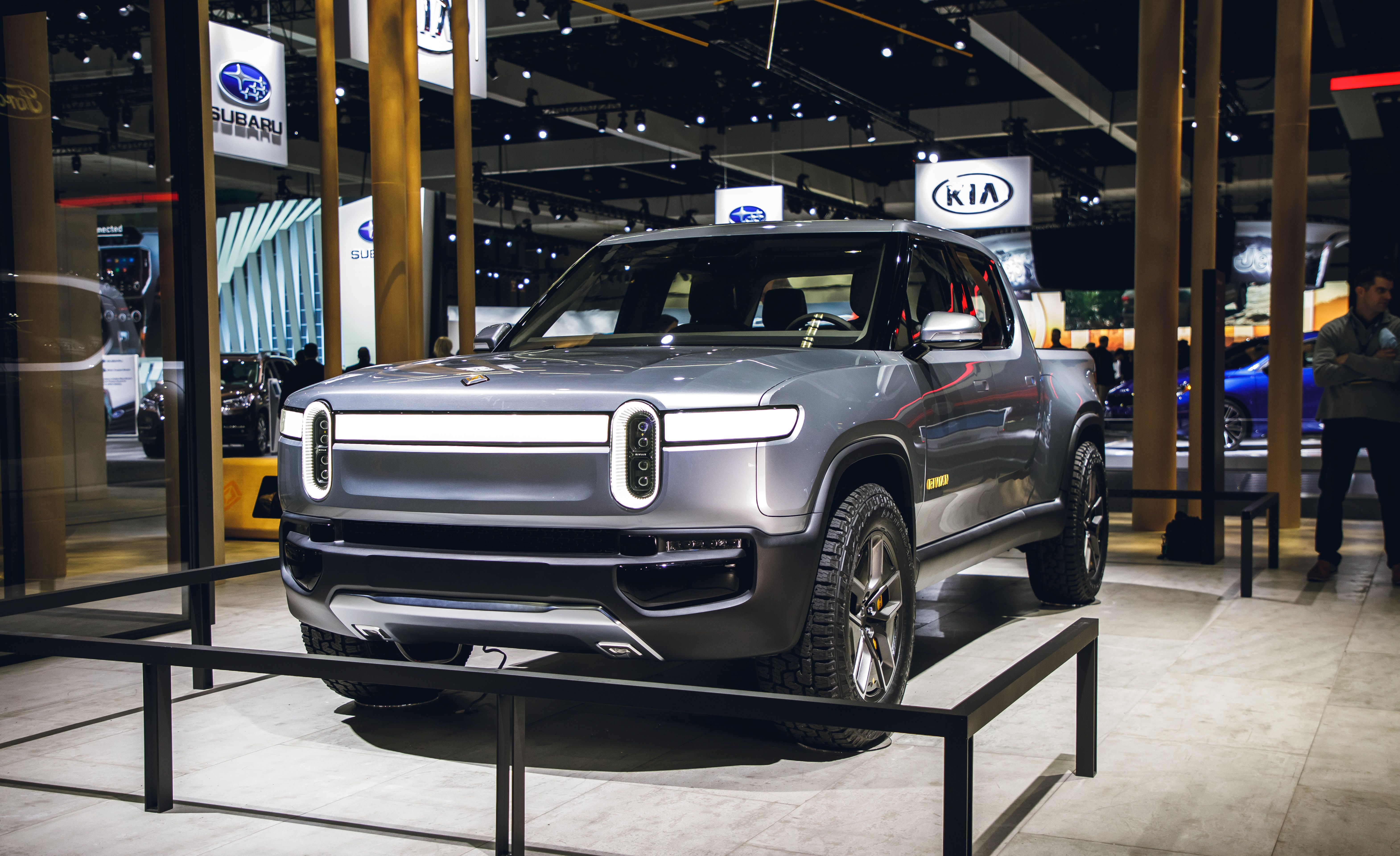 The 2021 Rivian R1t Is A 400 Mile Electric Pickup Truck Tesla