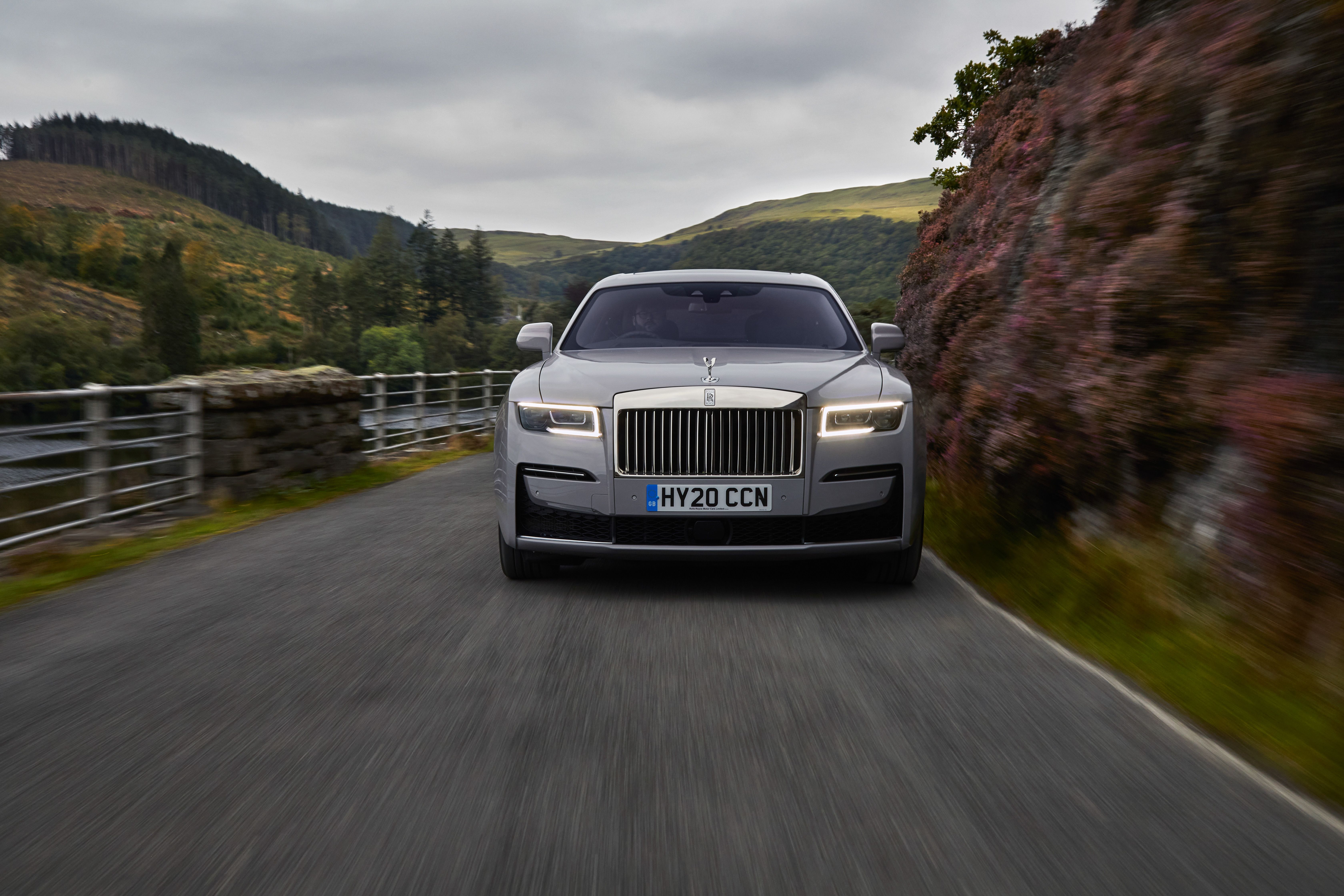 2021 Rolls-Royce Ghost also gets longer-wheelbase Extended model - CNET