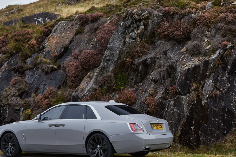 2021 Rolls-Royce Ghost Drive: a Lesson in Opulence and Worthiness