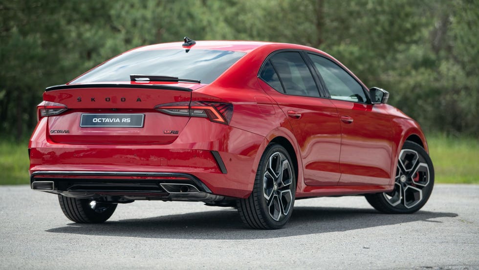 2021-skoda-octavia-rs-liftback-9-1593788721.jpg