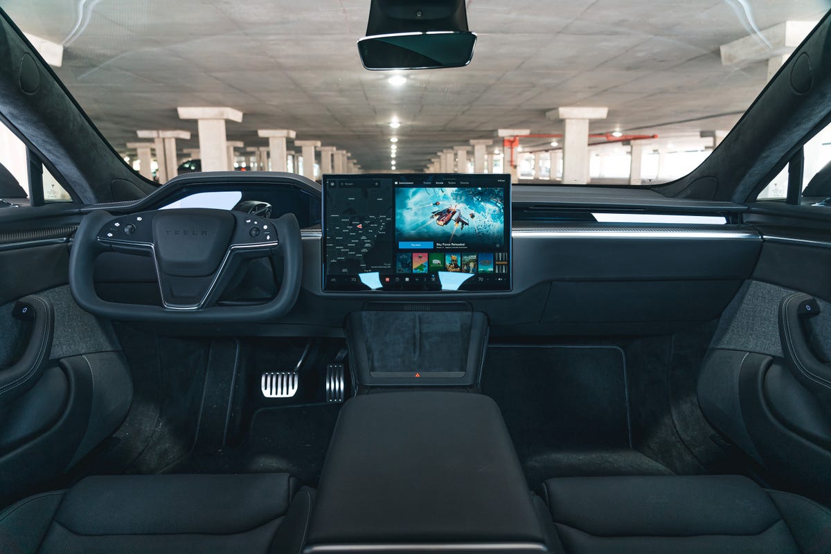 We Try Out the Tesla Model S Plaid’s New and Improved Screen Setup