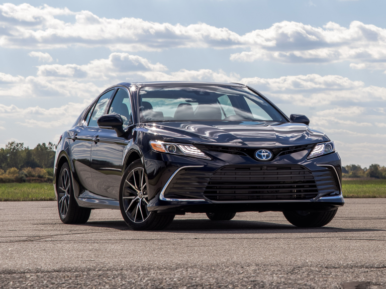 Toyota Camry Price - Features, Images, Colours & Reviews