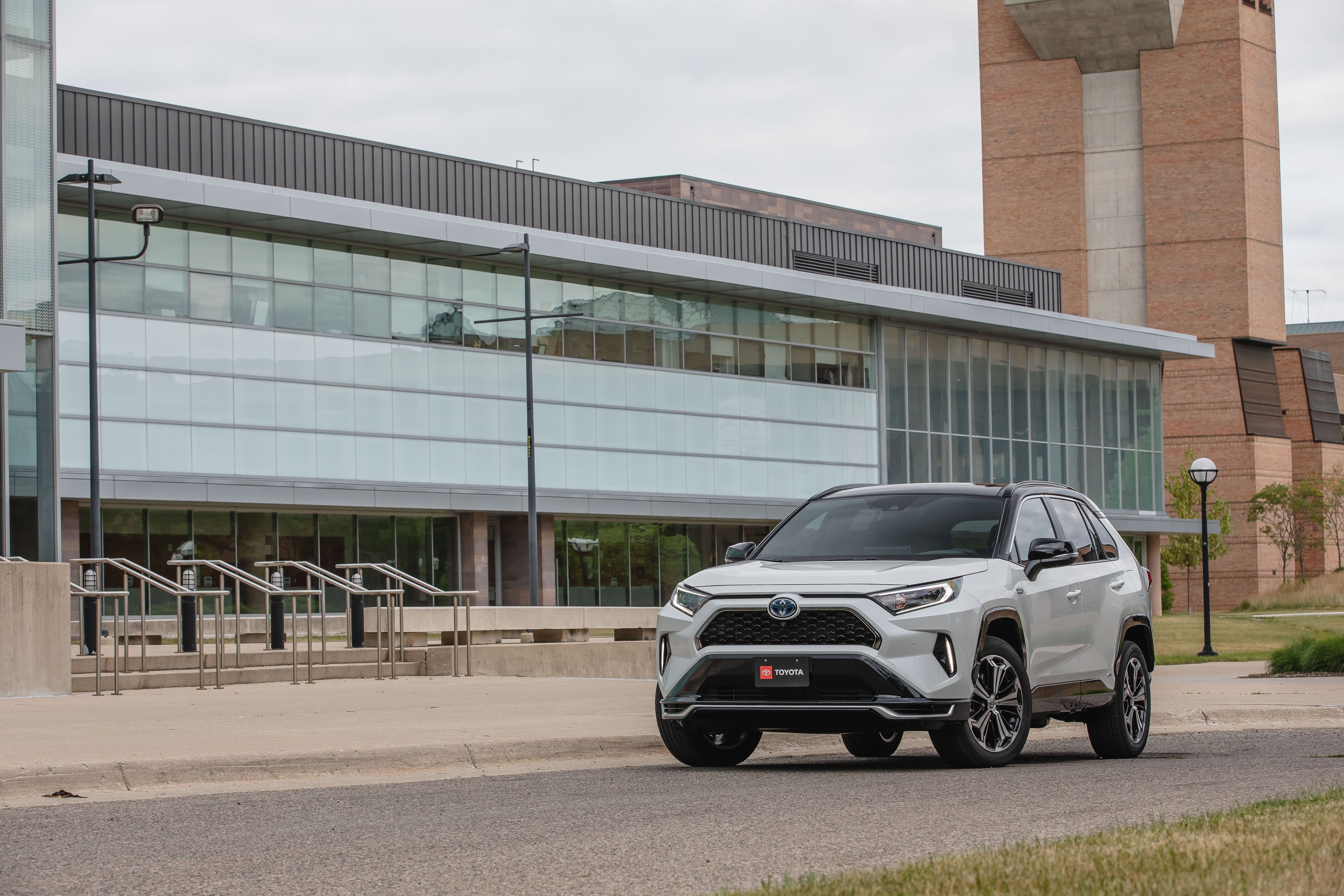 Rav4 plug in on sale hybrid 2021