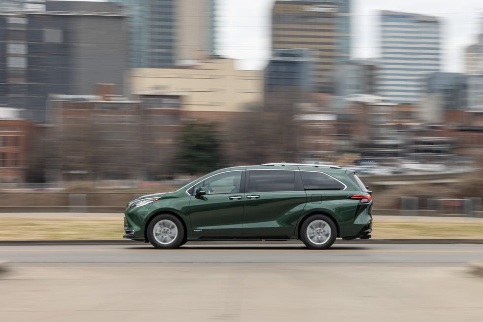 2021 Toyota Sienna Review: Democratizing Fuel Efficiency for