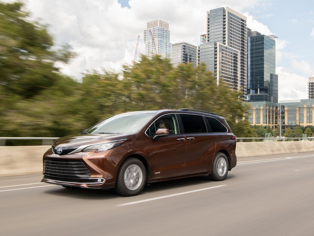 The 2021 Toyota Sienna  Chomedey Toyota in Laval