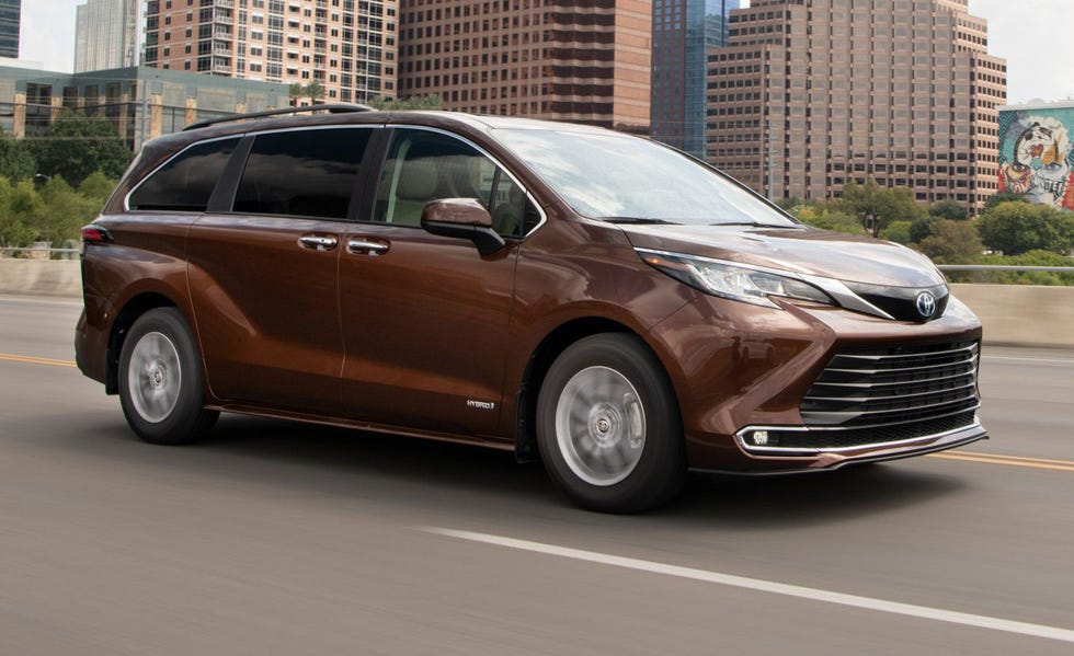 View Photos of the 2021 Toyota Sienna Hybrid Platinum