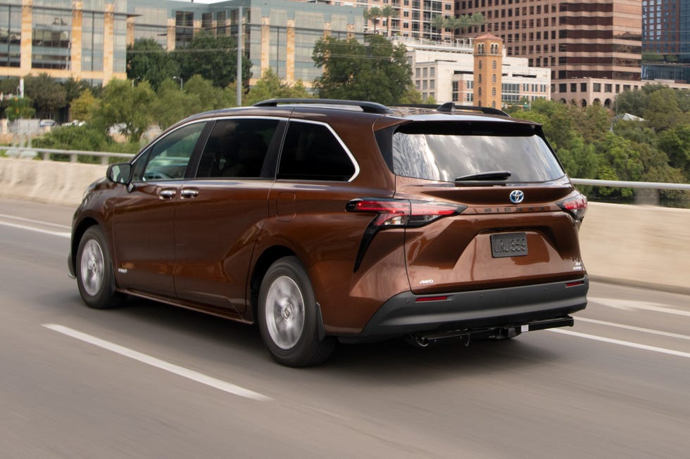 View Photos of the 2021 Toyota Sienna Hybrid Platinum