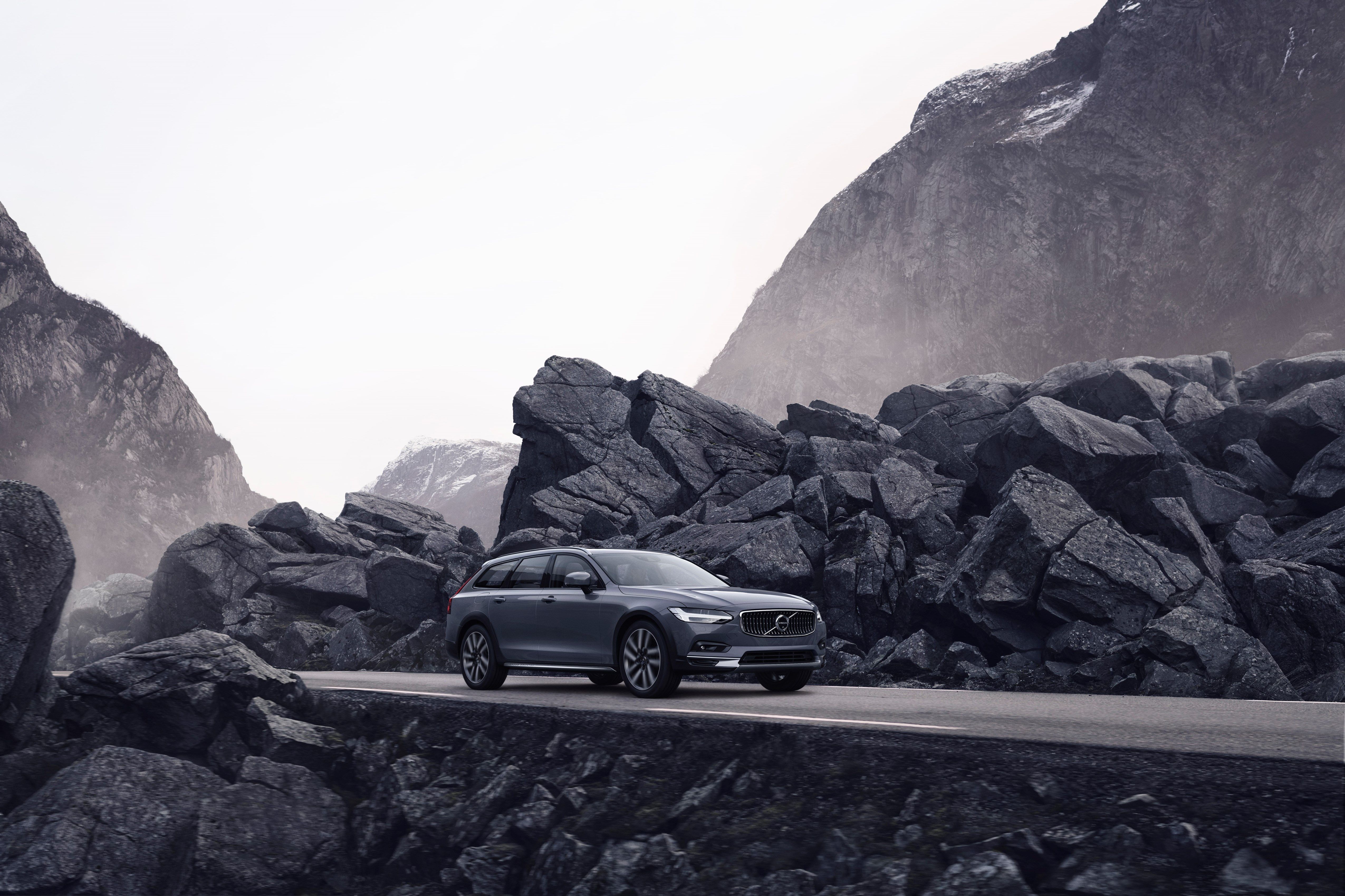 2021 Volvo V90 Cross Country Review, Pricing, and Specs