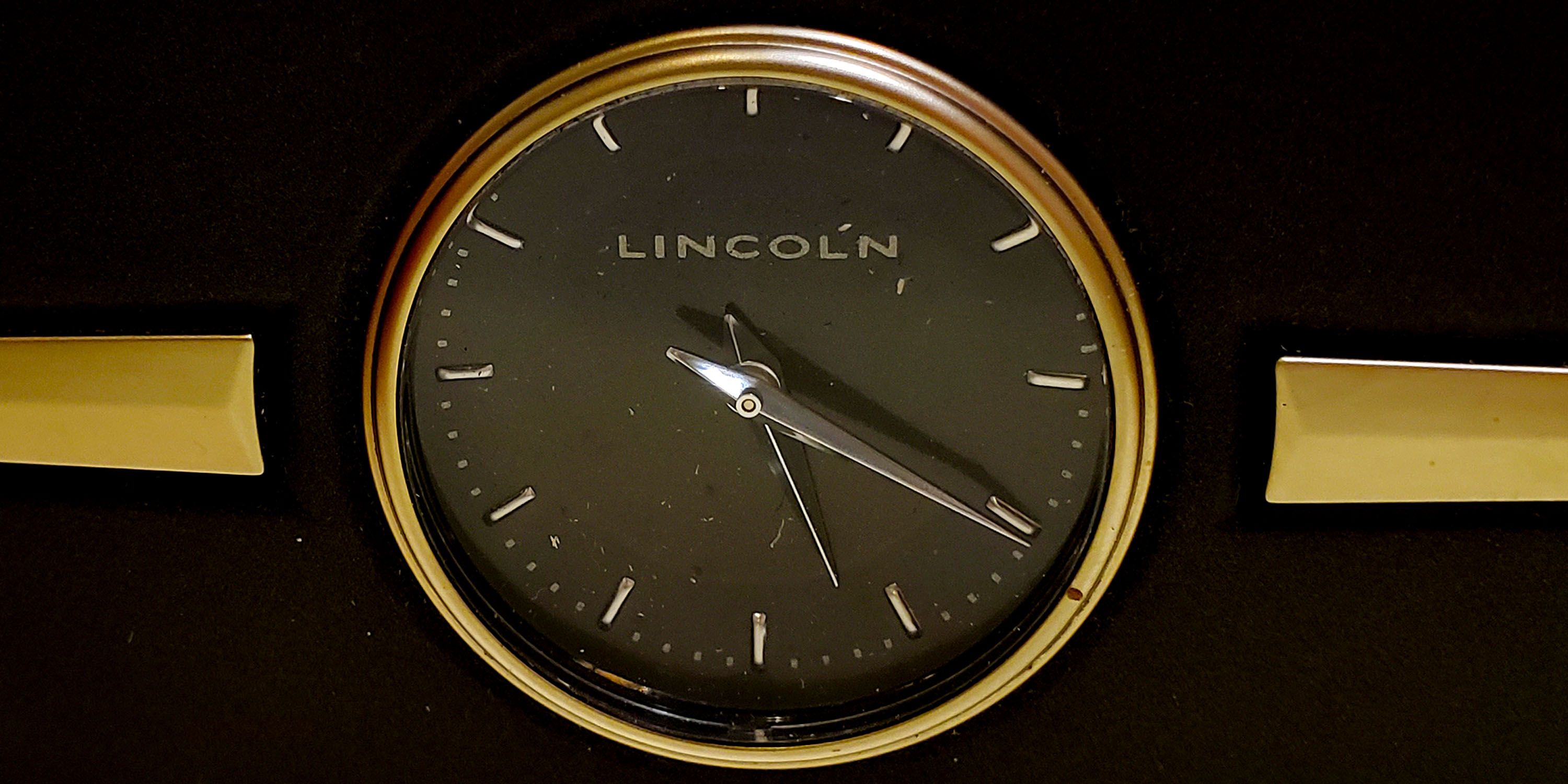 The Final Lincoln Town Cars Got This Classy Analog Clock