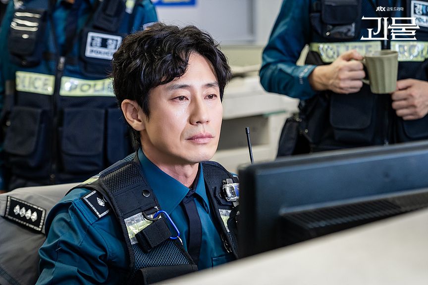申河均在韓劇《怪物》化身遊走正邪之間的警察李東植