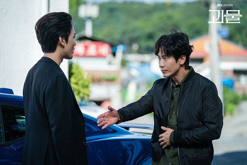 申河均在韓劇《怪物》化身遊走正邪之間的警察李東植