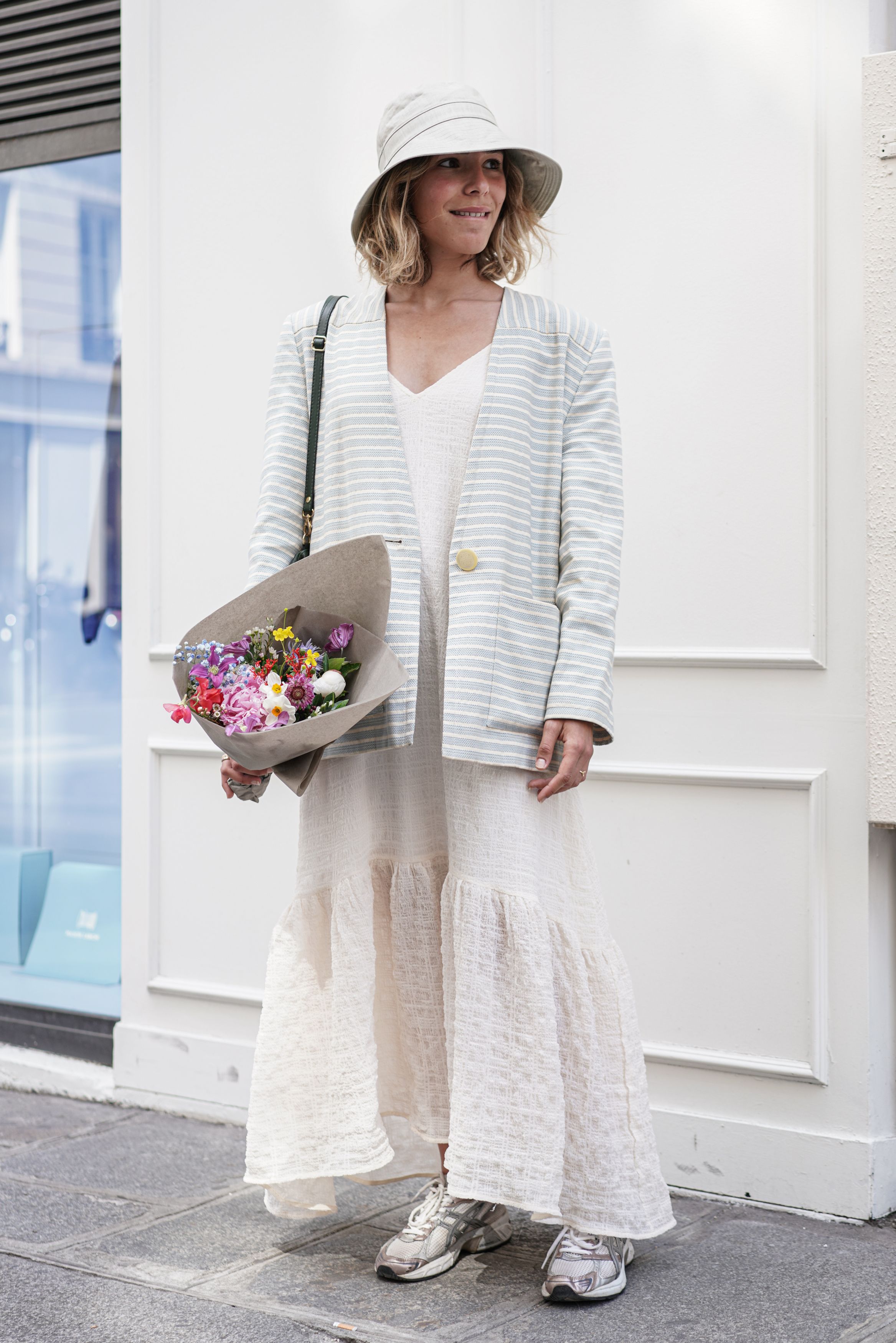 今年も話題の パリ最新情報「パリジェンヌの夏の装いは、一枚で着映え
