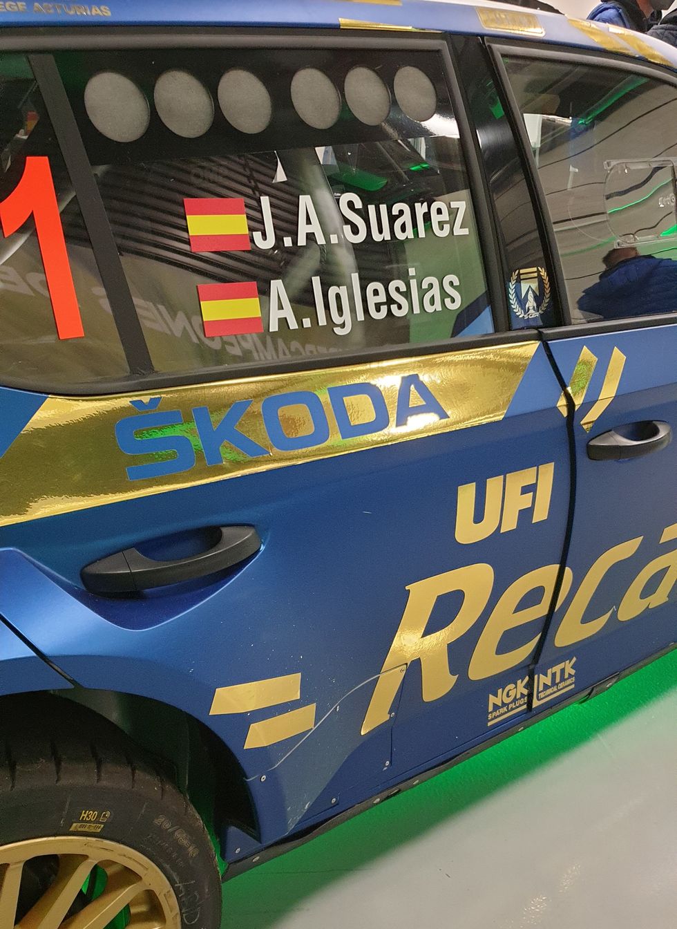 skoda fabia rally2 evo de 'cohete' suarez decoración especial supercampeón de españa