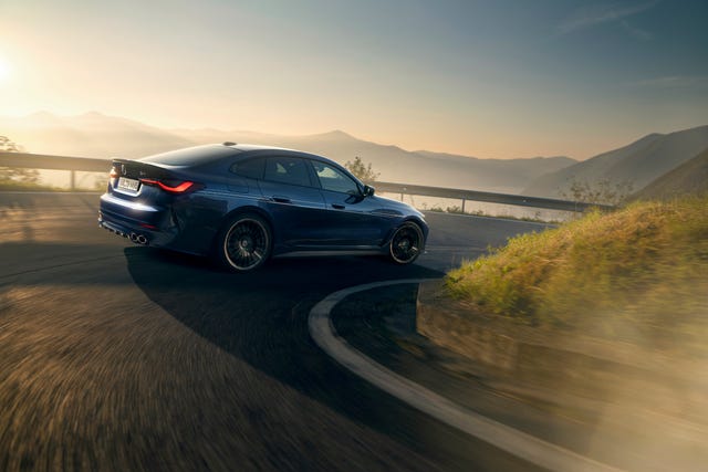 BMW builds the 4-door sedan that beats the supercars