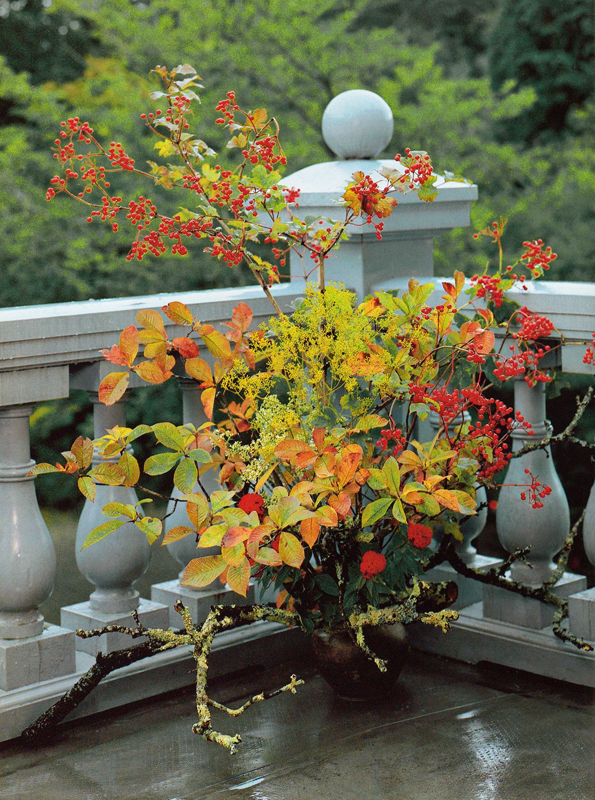 9月 家元のいけばな 旧有栖川宮別邸《天鏡閣》に「秋の彩り」をいける