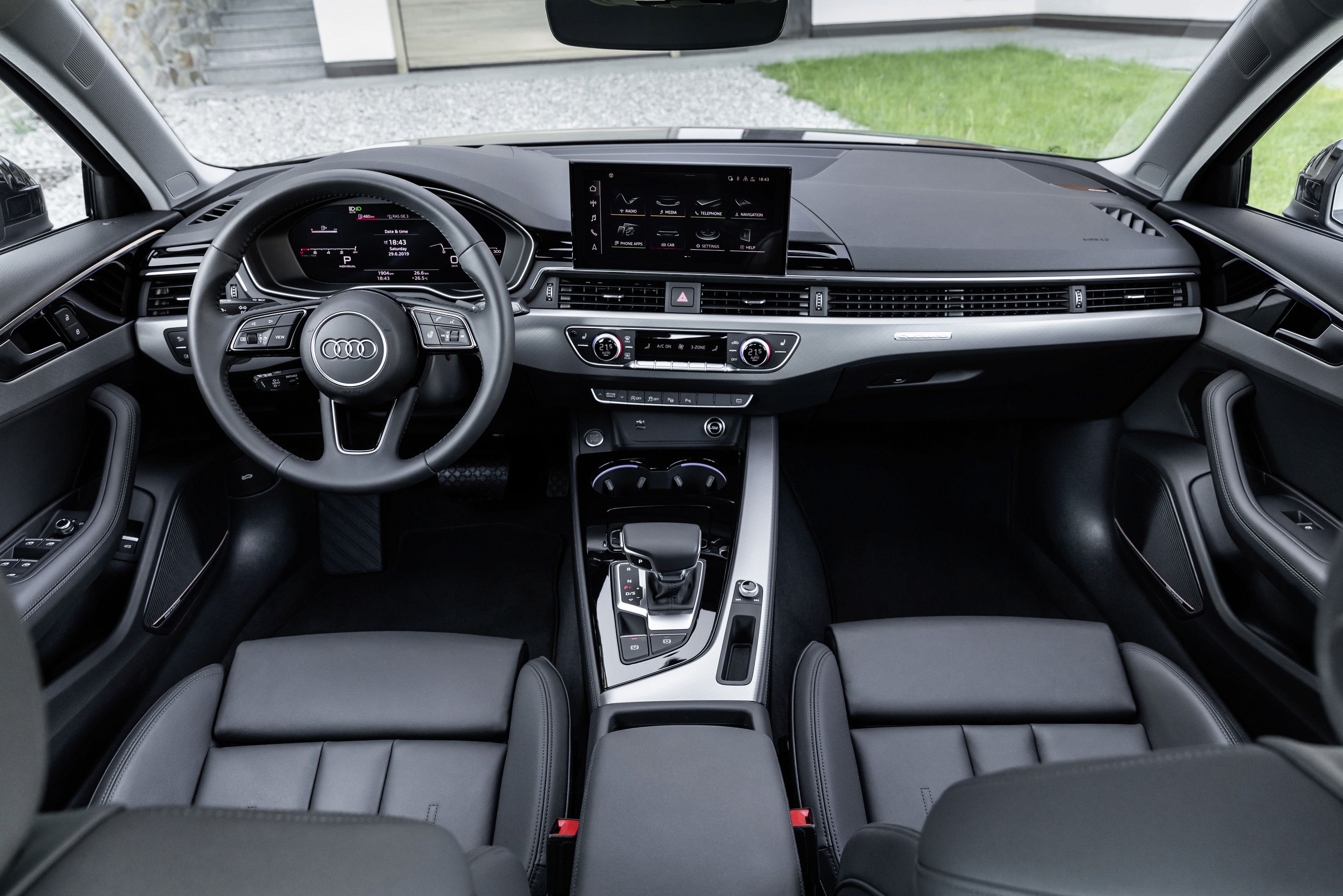 2022 Audi A4 2.0TFSI S-Line Black Edition Avant 