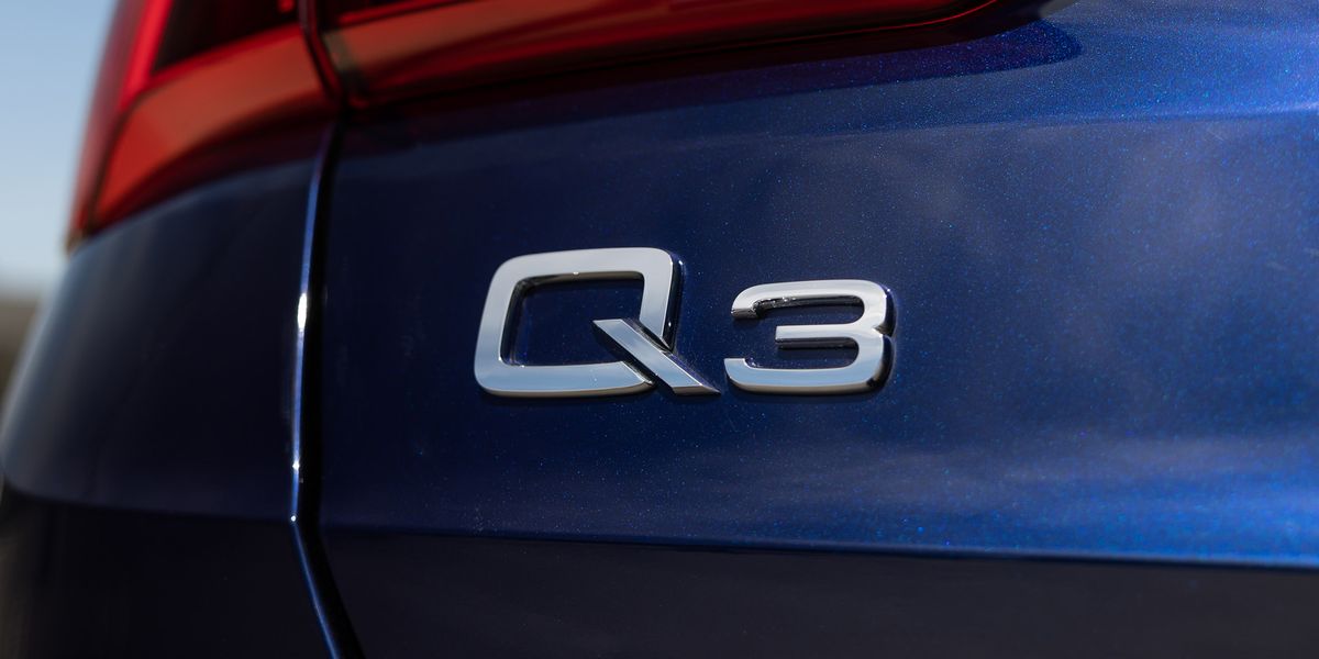 View Photos of the 2022 Audi Q3