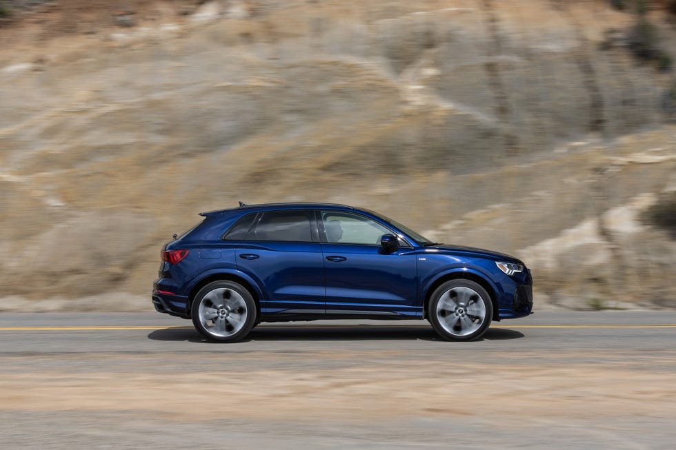 View Photos of the 2022 Audi Q3