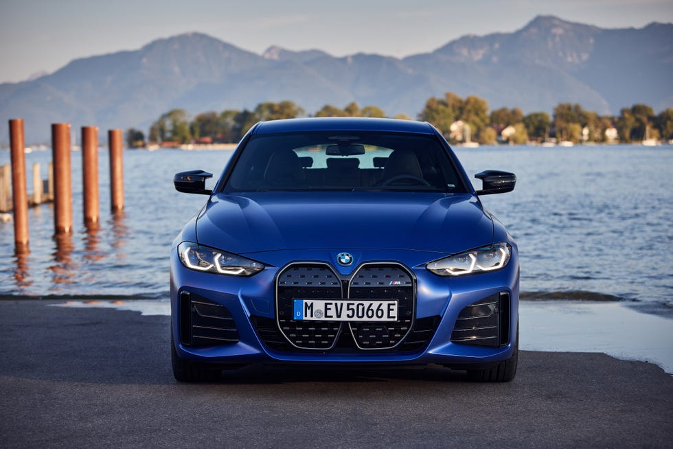 View Photos of the 2022 BMW i4 M50