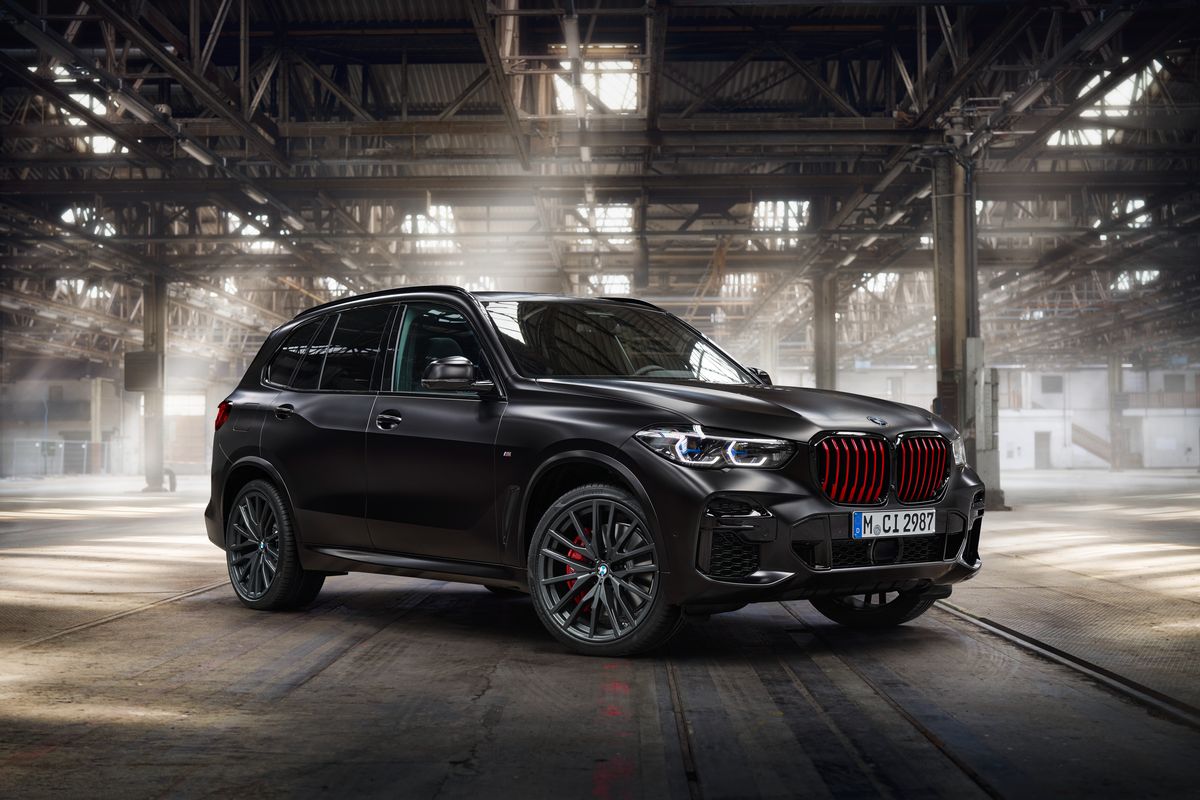 2022 BMW X5 Black Vermilion Edition Is a Blacked-Out xDrive40i