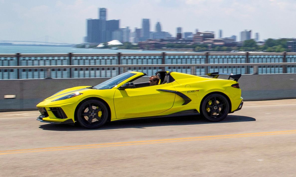 2022 corvette stingray yellow