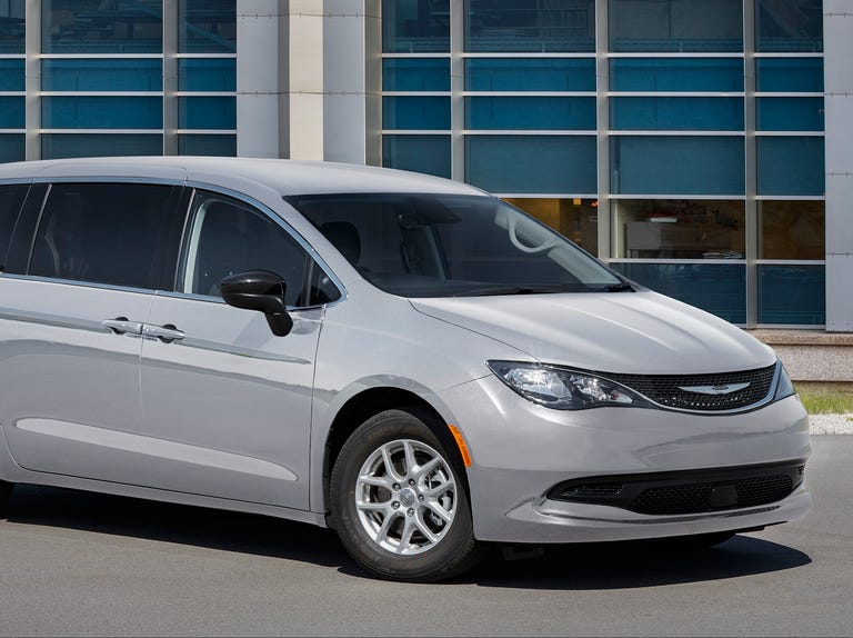 2022 chrysler voyager front exterior