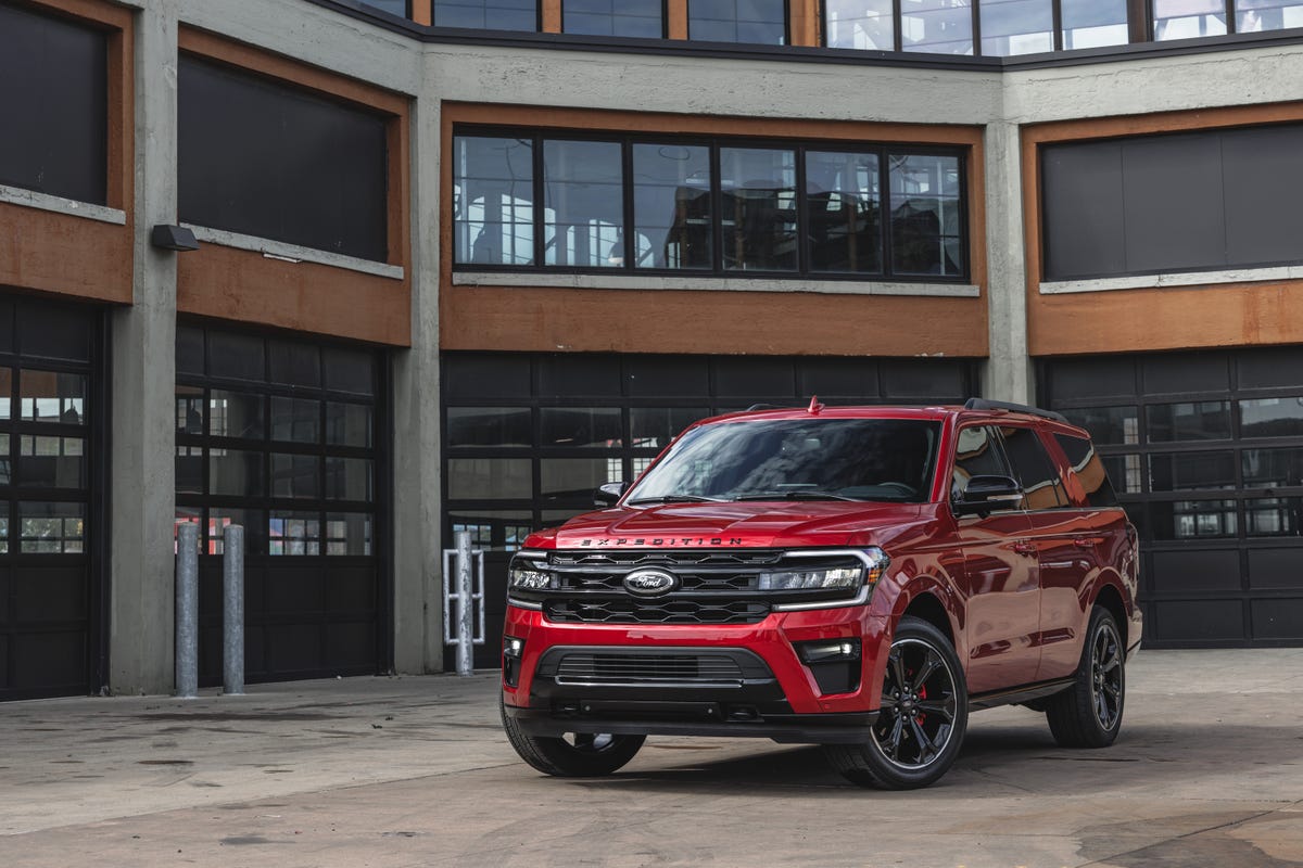 Ford Recalls 274K Expeditions and Lincoln Navigators over Brake Issue