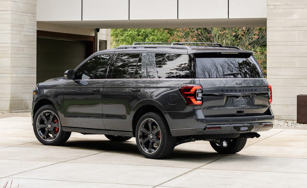 2022 ford expedition stealth performance package