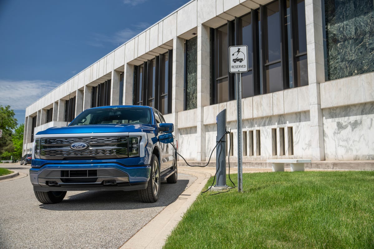 A Loophole Lets You Claim the Federal EV Tax Credit After September 30