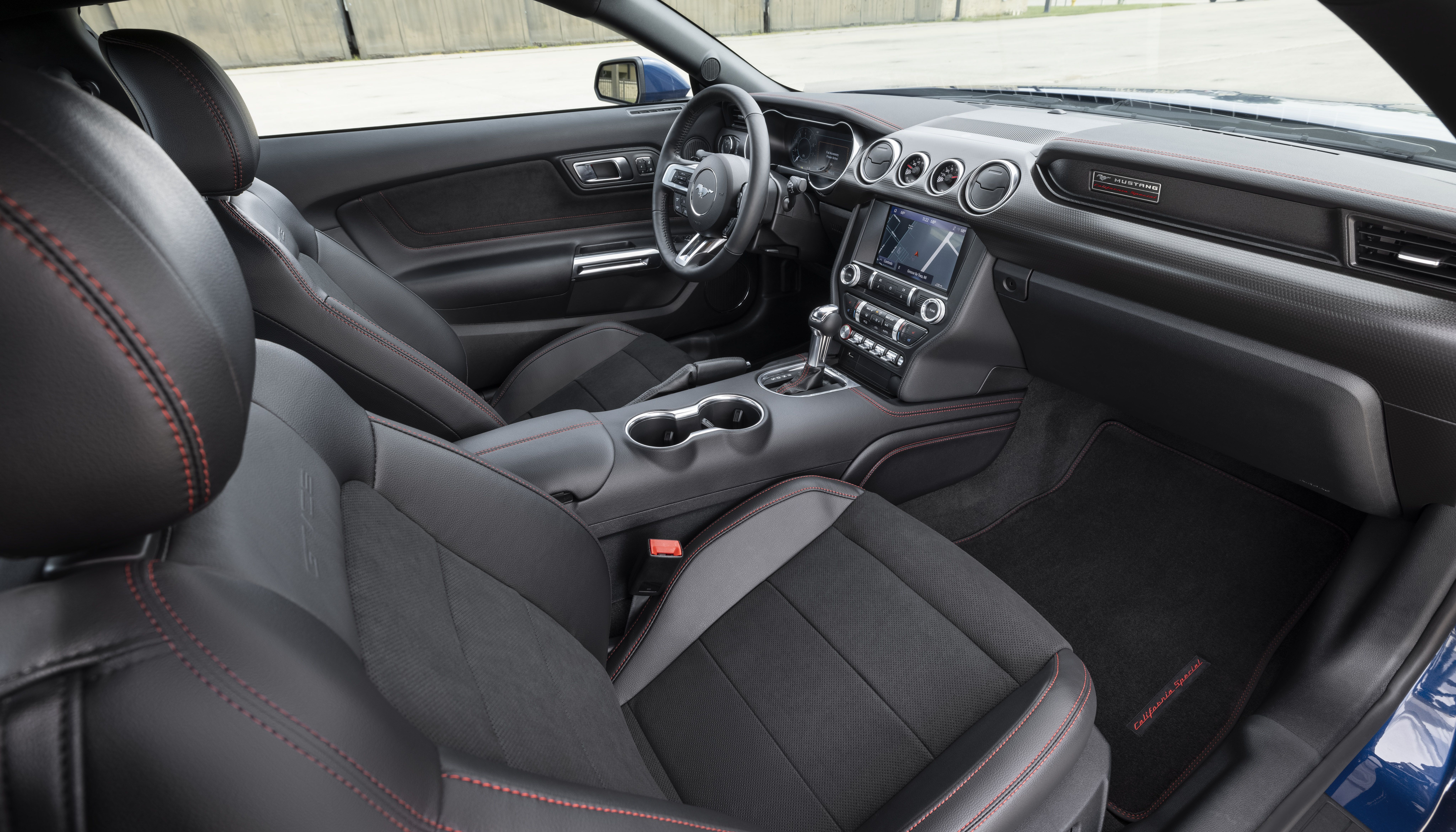 2022 ford mustang convertible interior