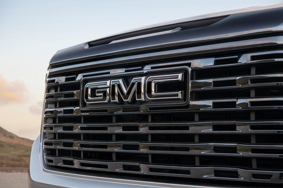 View Photos of the 2022 GMC Sierra 1500 AT4X / Denali Ultimate