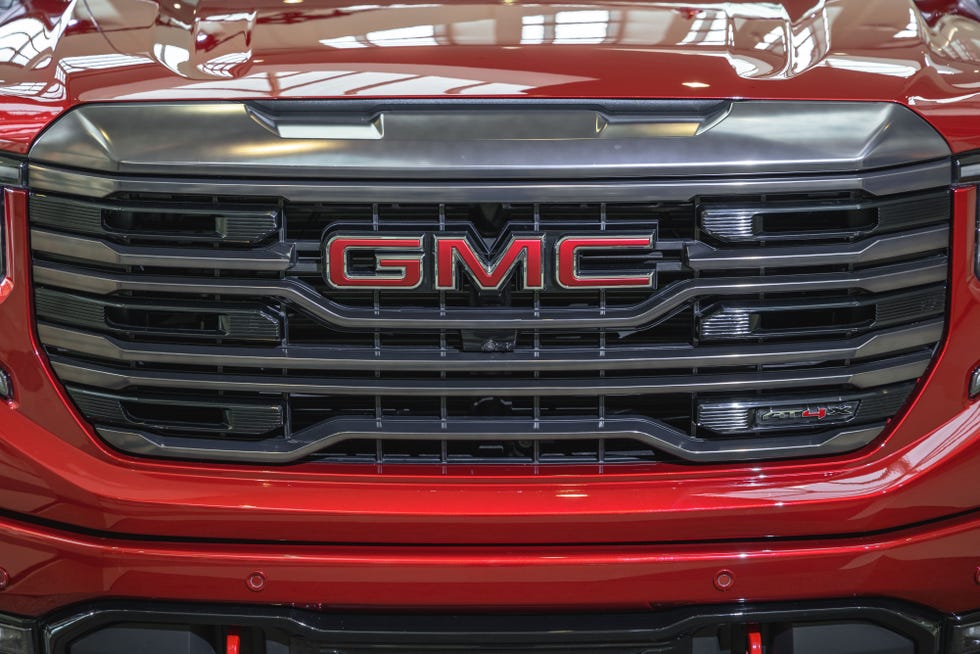 View Photos of the 2022 GMC Sierra