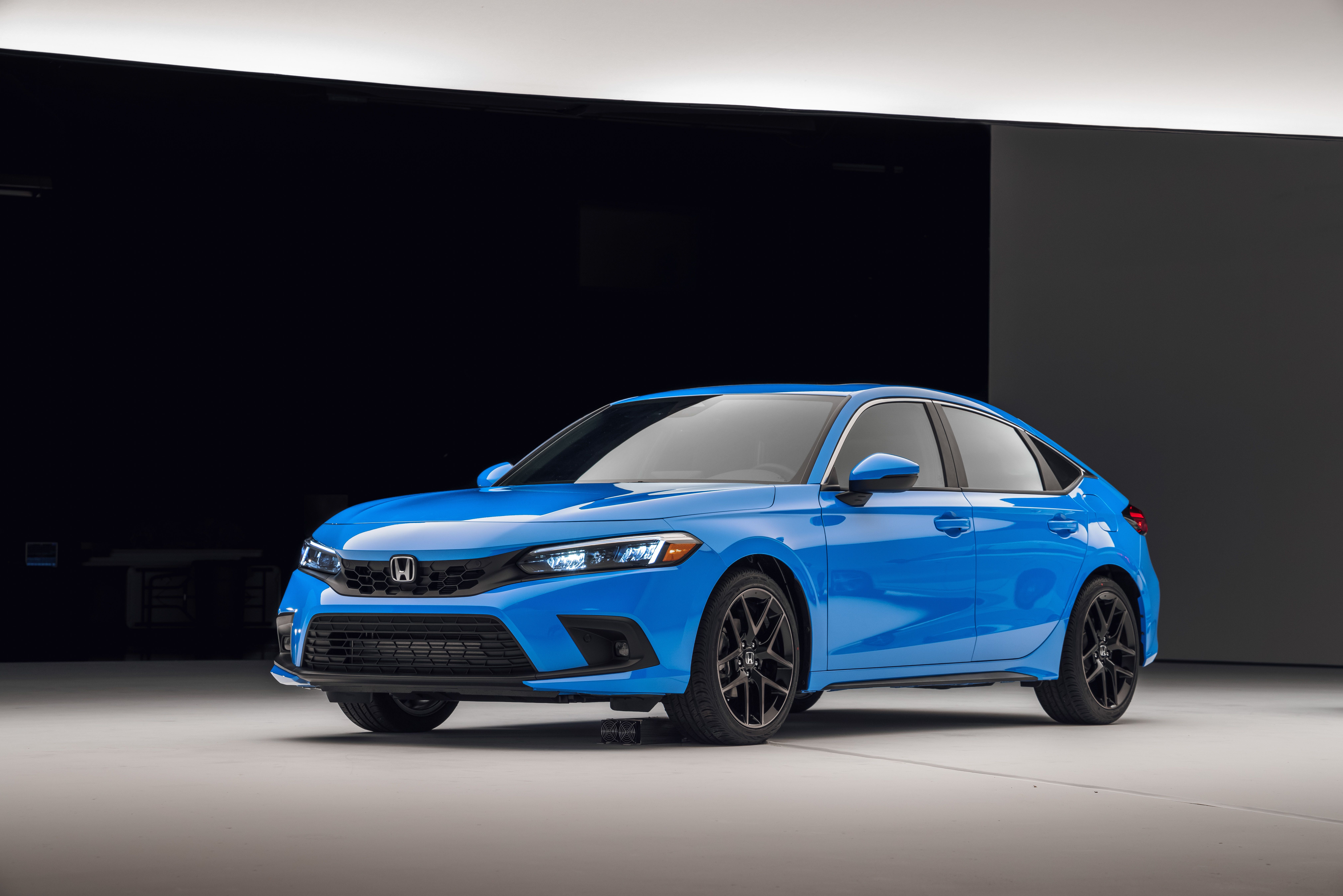 2022 Honda Civic Hatchback Looks Great and Offers a Manual