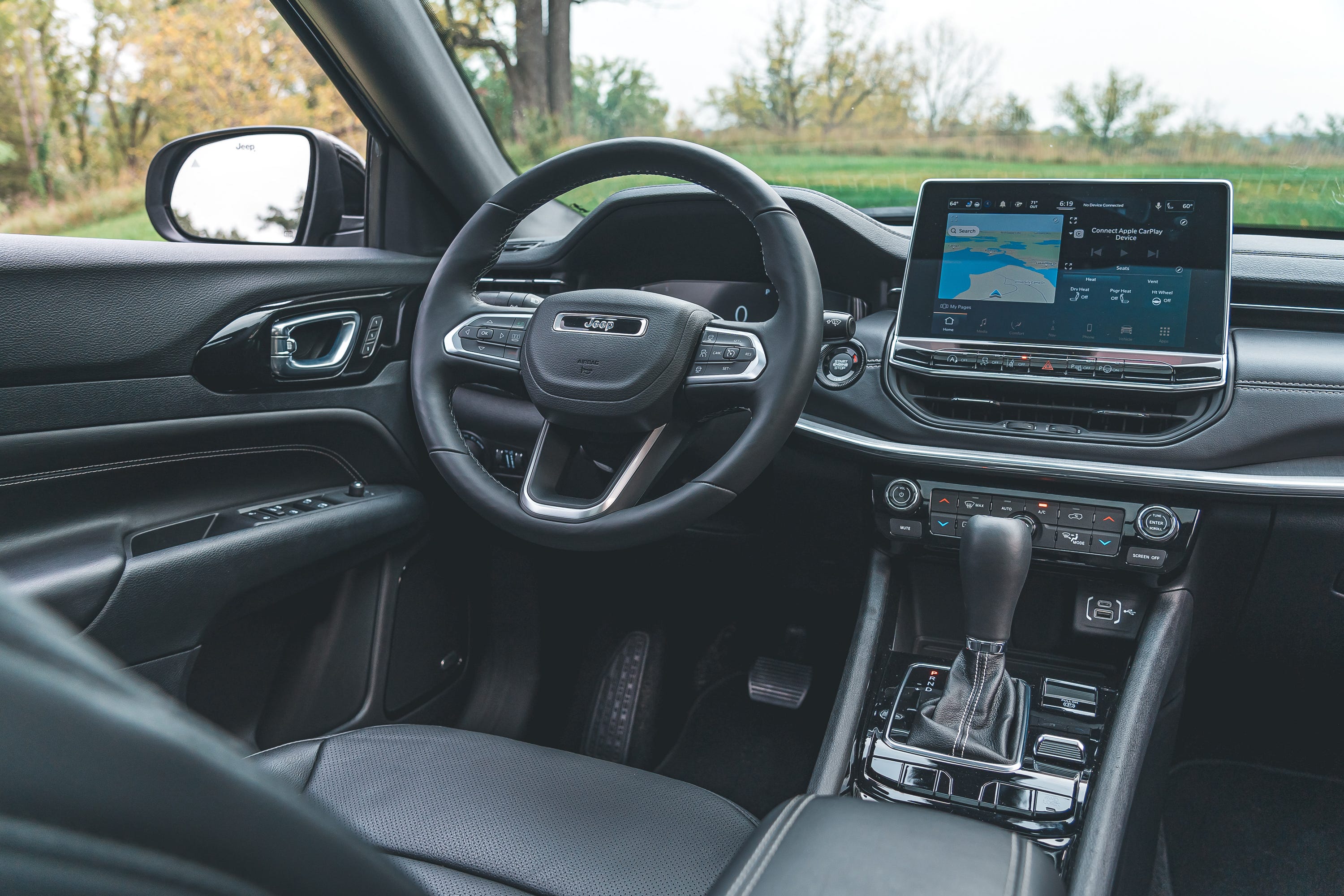 View Photos of the 2022 Jeep Compass Limited 4x4