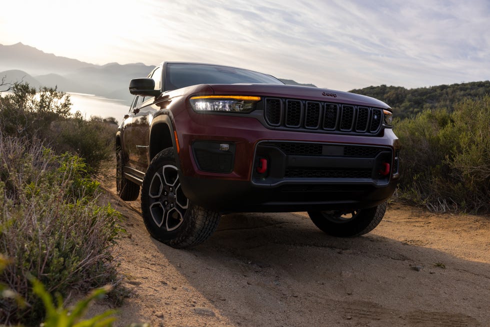 View Photos of the 2022 Jeep Grand Cherokee Trailhawk