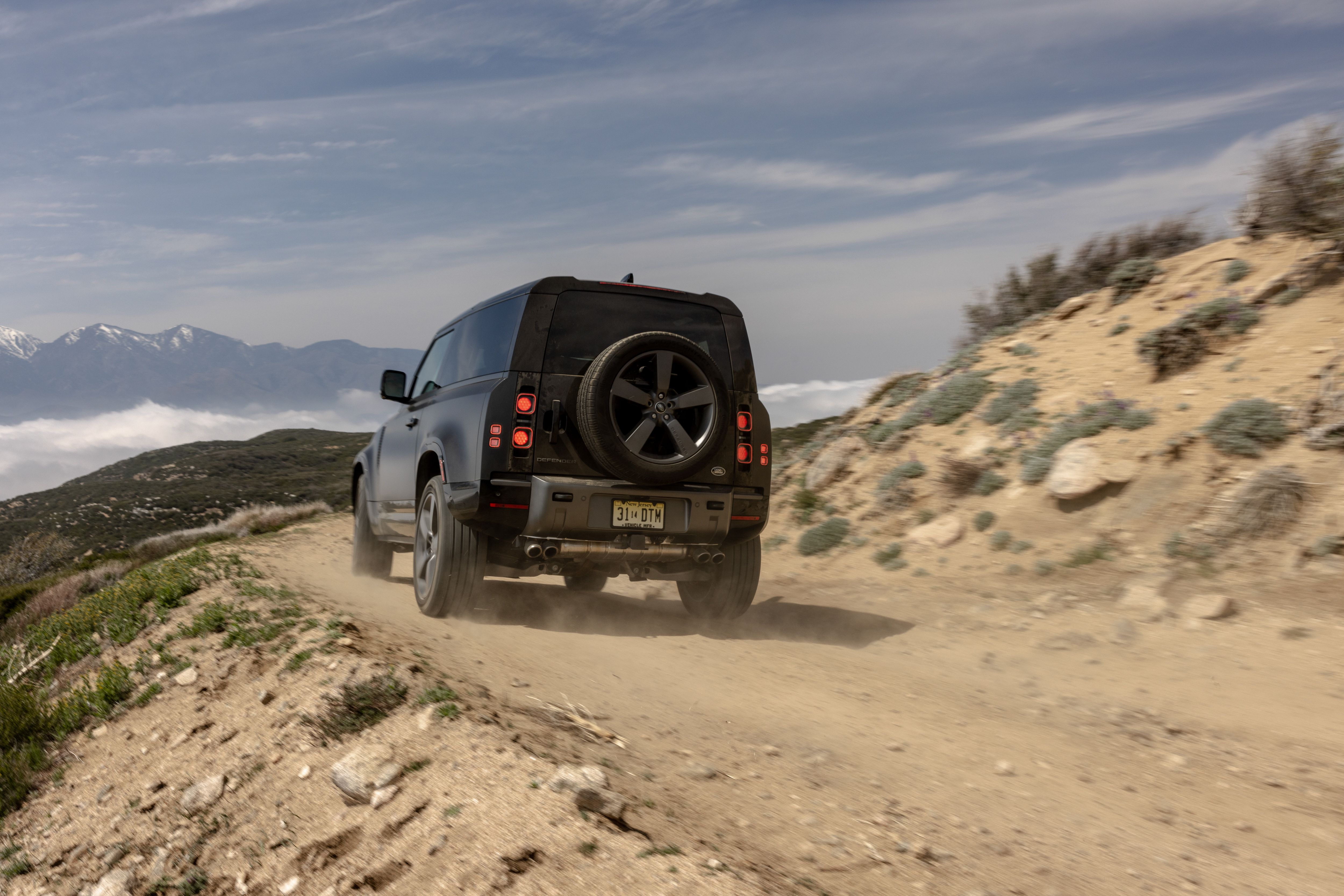 2022 Land Rover Defender V8 Is the Ultimate Flexmobile