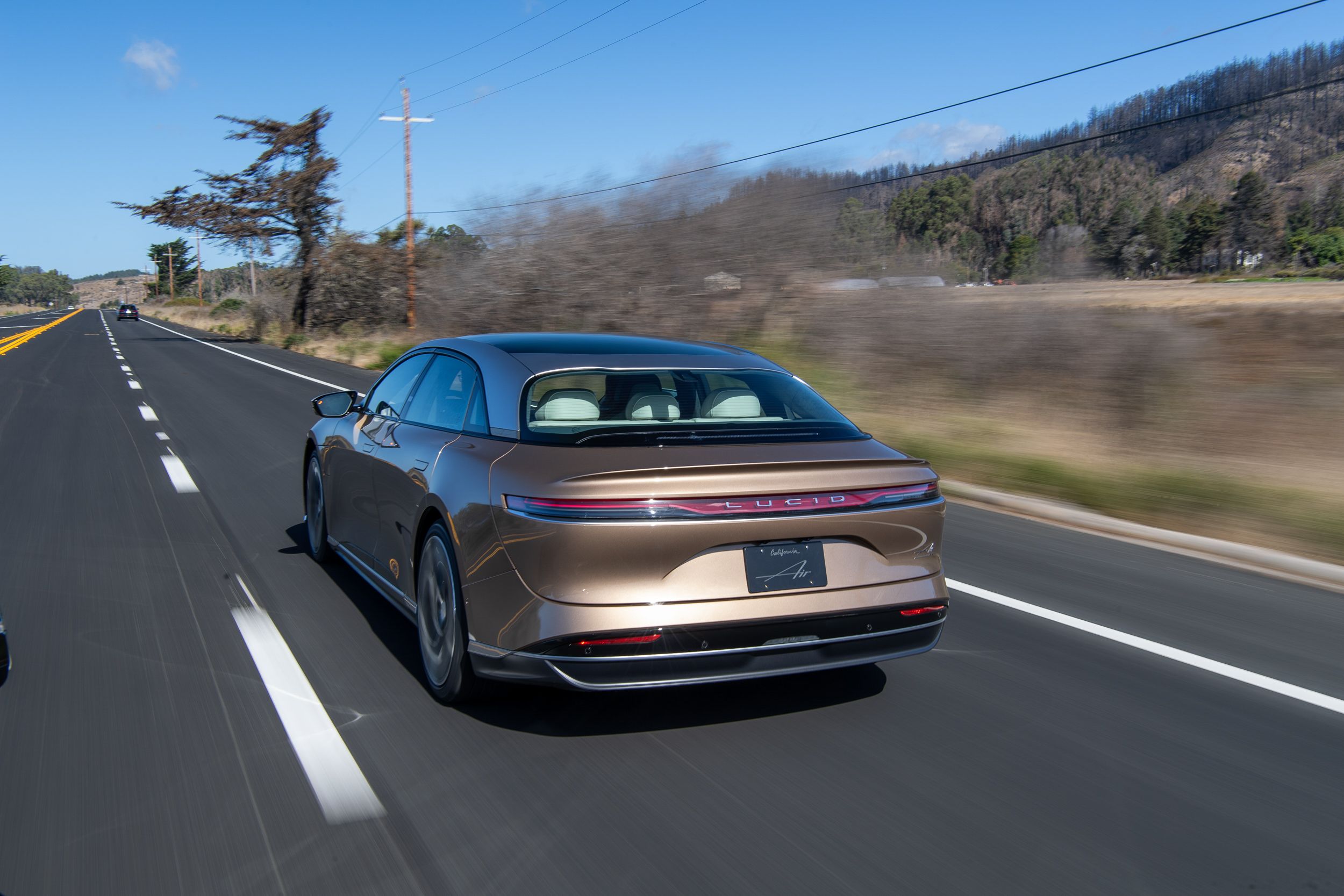 2022年制作 油彩『Last night’s dream』 View Photos of the 2022 Lucid Air Dream Edition Performance