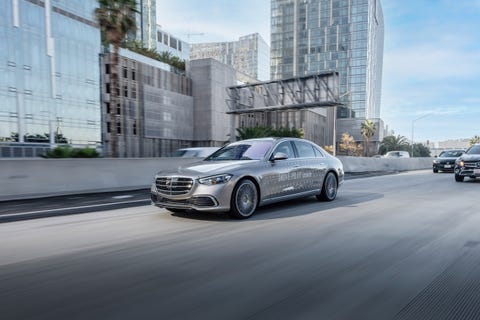 View Photos of the 2022 Mercedes-Benz S-Class Drive Pilot