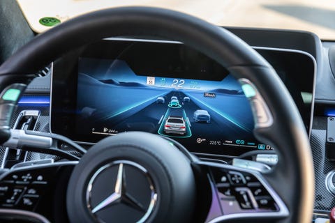 View Photos of the 2022 Mercedes-Benz S-Class Drive Pilot